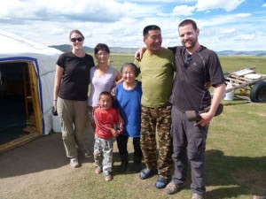 Aventure épique de 8 jours de trekking en Mongolie 6 Rencontre avec les locaux en trekking et camping en Mongolie