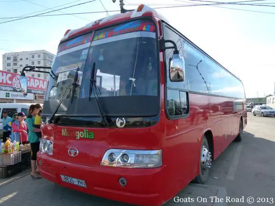 Oulan Bator et Tsetserleg : Moines chantants et hôtels hantés 4 bus local mongolie