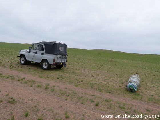 Notre circuit de 6 jours : Du bon temps dans le désert de Gobi - Partie 2 2 rouler la fourrure de mouton dans le gobi