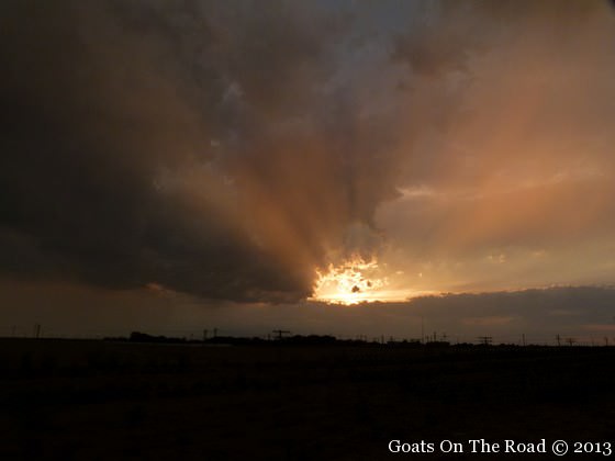 Notre voyage en Trans-Mongol : De Pékin à Oulan-Bator 6 coucher de soleil depuis la voie ferrée trans-mongole