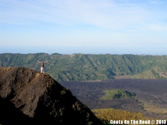 Vues d'un volcan au lever du soleil 7 randonnée du mont batur