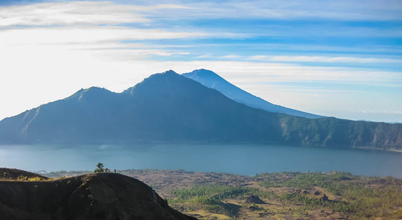 Vues d'un volcan au lever du soleil 1 Vues d'un volcan au lever du soleil - Vues d'un volcan au lever du soleil
