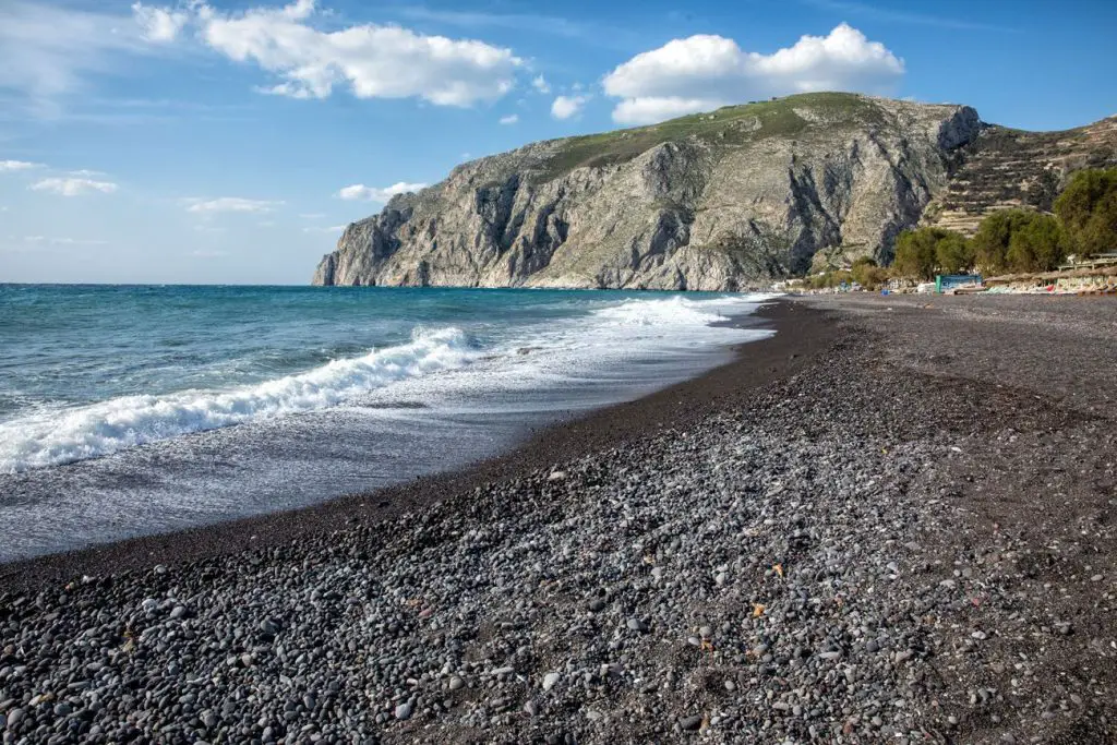 Les plus belles plages de Santorin, avec eau cristalline et décors incroyable 2 Les plus belles plages de Santorin, avec eau cristalline et décors incroyable - Les plus belles plages de Santorin, avec eau cristalline et décors incroyable