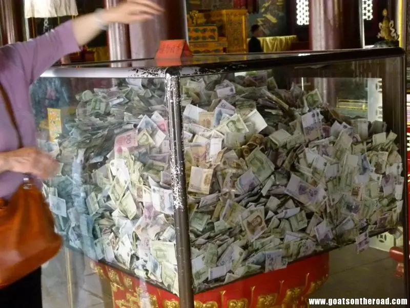 Bouddha a besoin d'argent ! Couple de routards à petit budget à Pékin