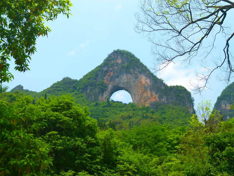 view of Moon Hill from the bottom Yangshuo - Nous sommes enfin en Chine ! - Yangshuo - Nous sommes enfin en Chine !