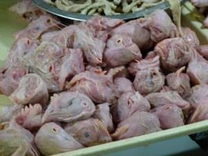 Chicken heads at the market in Puerto Princesa Puerto Princesa, Philippines - Enfin, un jour de soleil ! - Puerto Princesa, Philippines - Enfin, un jour de soleil !