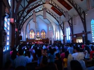 Inside the Immaculate Conception Cathedral Puerto Princesa, Philippines - Enfin, un jour de soleil ! - Puerto Princesa, Philippines - Enfin, un jour de soleil !