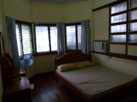 Nice Room At Santiago Homestay Donsol, Philippines - Trempé et triste de manquer les requins-baleines - Donsol, Philippines - Trempé et triste de manquer les requins-baleines