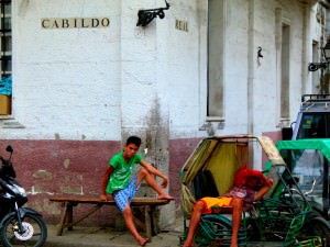 tricycle drivers taking a break Voyager aux Philippines : Explorer la grande ville de Manille - Voyager aux Philippines : Explorer la grande ville de Manille