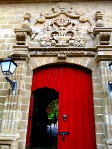 beautiful entrance in the old town Voyager aux Philippines : Explorer la grande ville de Manille - Voyager aux Philippines : Explorer la grande ville de Manille