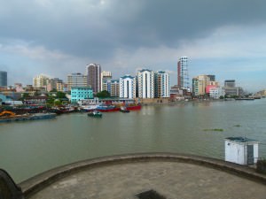 view of the Manila Skyline Voyager aux Philippines : Explorer la grande ville de Manille - Voyager aux Philippines : Explorer la grande ville de Manille