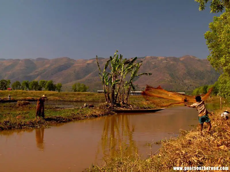 fishing in the river, Inle Lake L'incroyable lac Inle - L'incroyable lac Inle