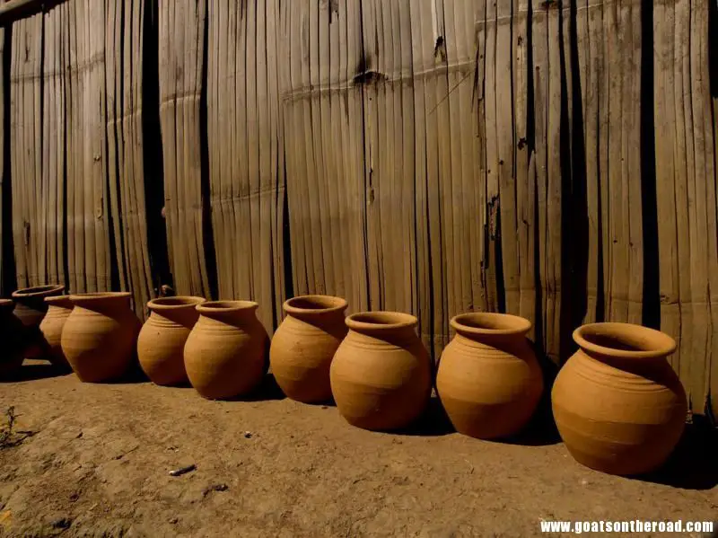 clay pots drying out in the sun, Inle Lake L'incroyable lac Inle - L'incroyable lac Inle