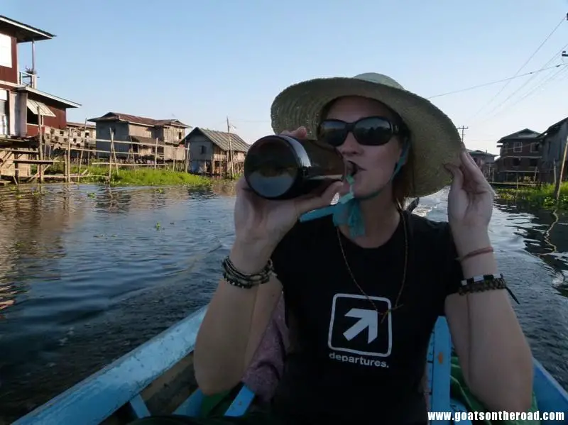 beers on the lake, getting ready for sunset, Inle Lake L'incroyable lac Inle - L'incroyable lac Inle