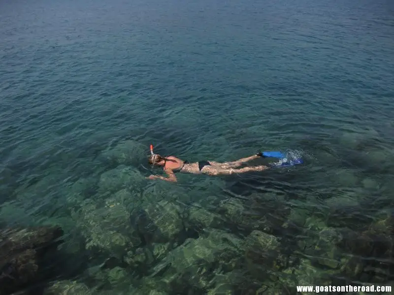 Dariece snorkelling near an island off of Cape Maclear, Lake Malawi Zomba, Cape Maclear et Monkey Bay - Zomba, Cape Maclear et Monkey Bay