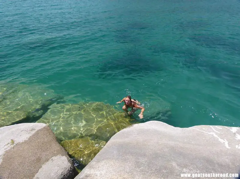 enjoying the clear waters at Monkey Bay, Malawi Zomba, Cape Maclear et Monkey Bay - Zomba, Cape Maclear et Monkey Bay