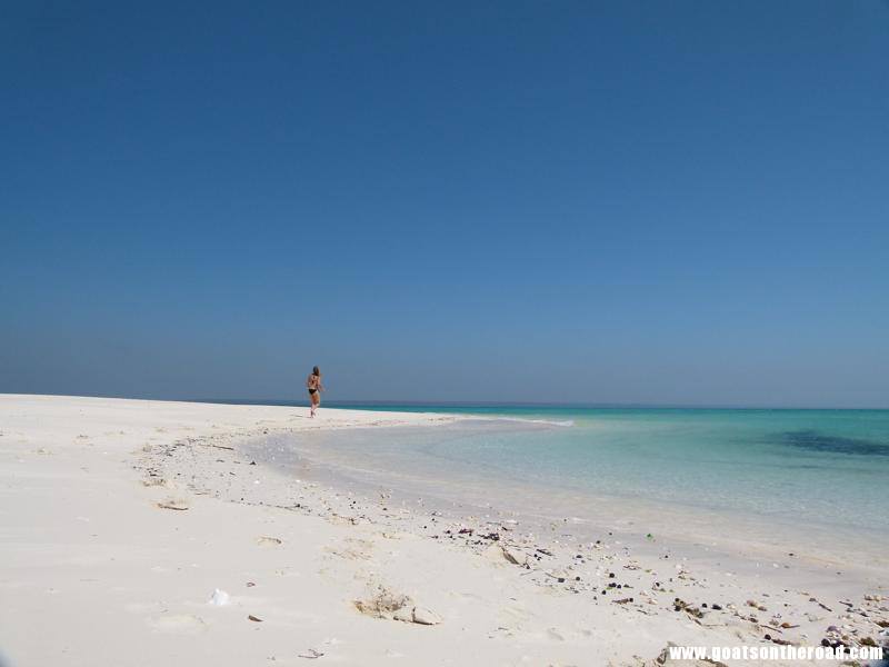 walking towards the stunning sandbar - Matemo Island, Mozambique Île Matemo et île Rolas - Île Matemo et île Rolas