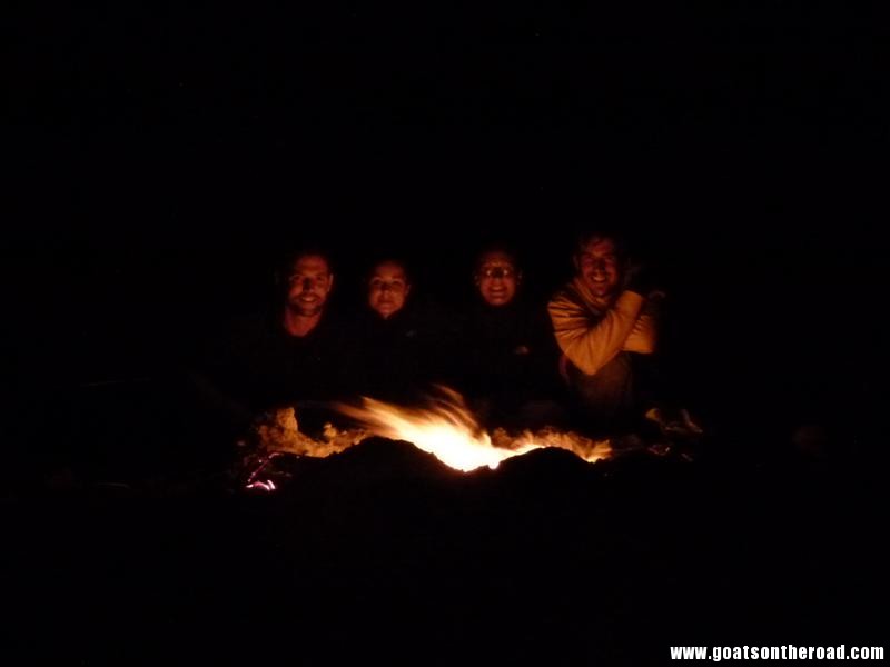 the 4 of us enjoying a nighttime bonfire on the sandbar - Matemo Island, Mozambique Île Matemo et île Rolas - Île Matemo et île Rolas