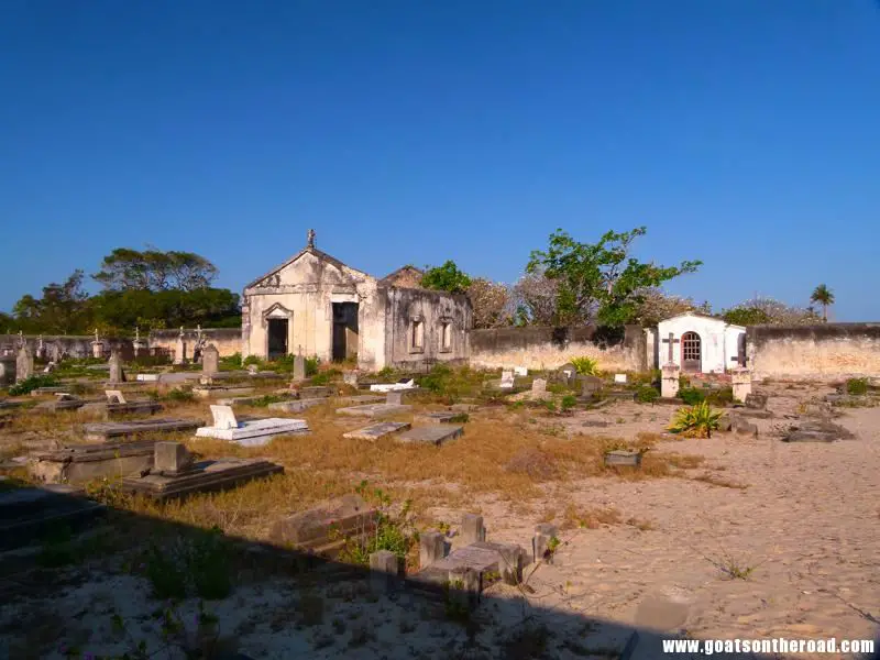 A cemetery on Ibo Island, Mozambique Île Matemo et île Rolas - Île Matemo et île Rolas