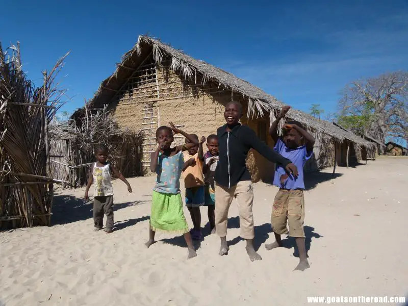 quelques enfants curieux, île de Quirimba, Mozambique île quirimba mozambique