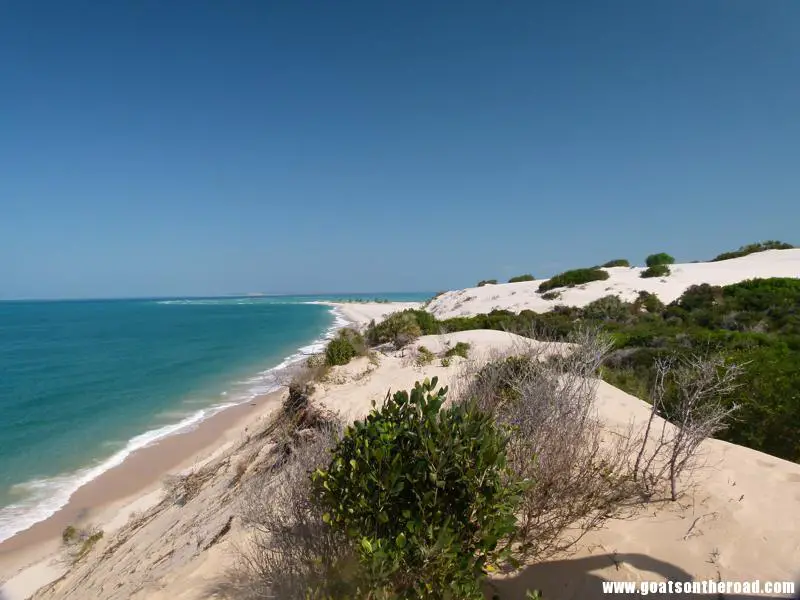 view from atop the sand dunes, Magaruque Island, Bazaruto Archipelago, Mozambique Vilanculos, Mozambique - Plages et yeux bandés - Vilanculos, Mozambique - Plages et yeux bandés
