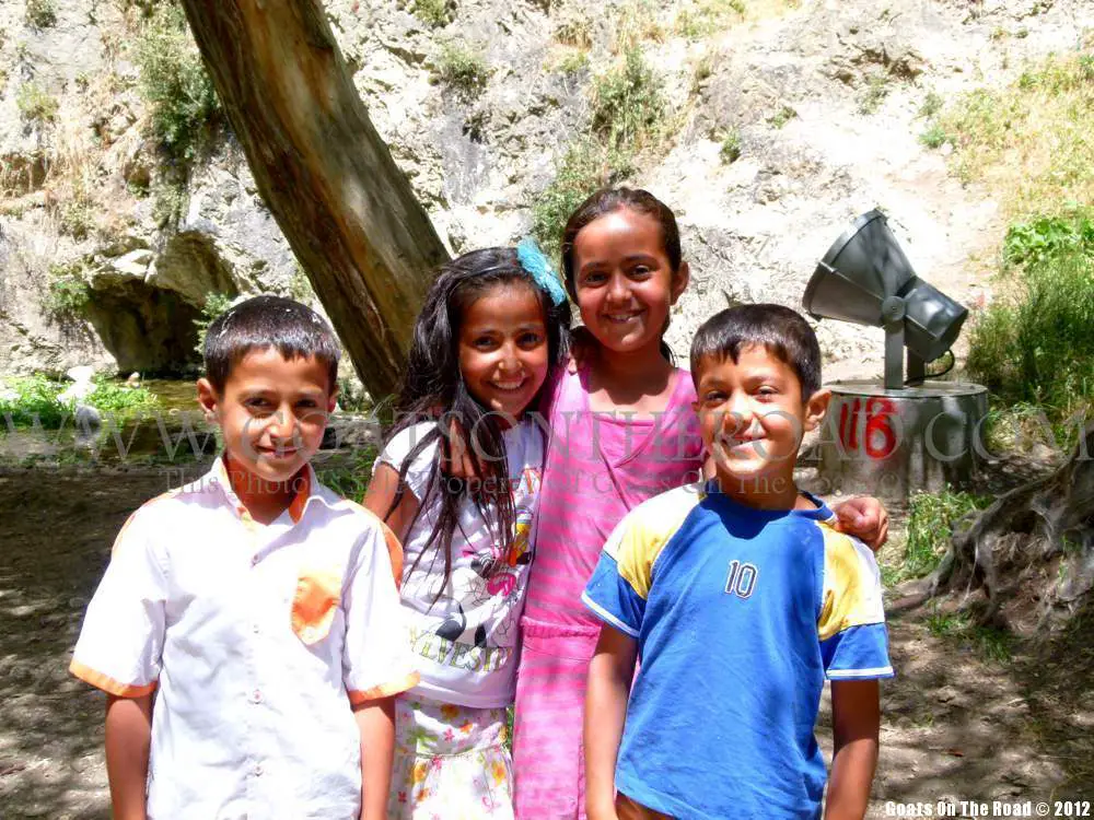 Des enfants souriant pour la caméra. Van, Turquie orientale enfants en turquie