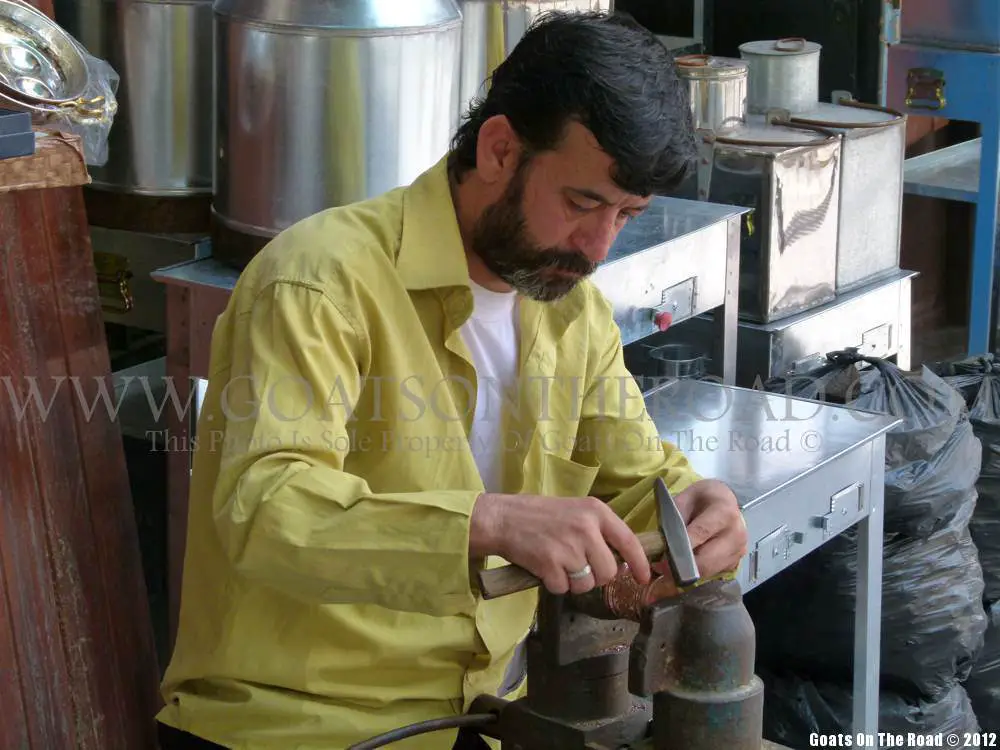 Travail du métal à Sanliurfa, Turquie budget backpacking turquie