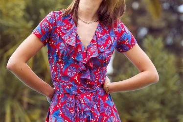 Les tenus grecque de créateurs dans Emily in Paris - Les tenus grecque de créateurs dans Emily in Paris