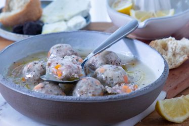 Giouvarlakia : La recette de la soupe grecque de boulettes de viande au citron comme faisait ma grand mère - Giouvarlakia : La recette de la soupe grecque de boulettes de viande au citron comme faisait ma grand mère