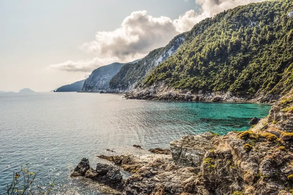 Île de Skopelos : Découvrez des plages magnifiques et des tavernes tout à fait traditionnelles - Île de Skopelos : Découvrez des plages magnifiques et des tavernes tout à fait traditionnelles