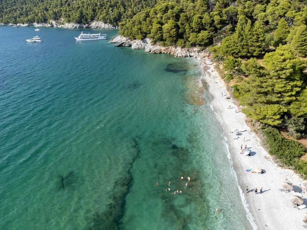 Île de Skopelos : Découvrez des plages magnifiques et des tavernes tout à fait traditionnelles 11 Île de Skopelos : Découvrez des plages magnifiques et des tavernes tout à fait traditionnelles - Île de Skopelos : Découvrez des plages magnifiques et des tavernes tout à fait traditionnelles