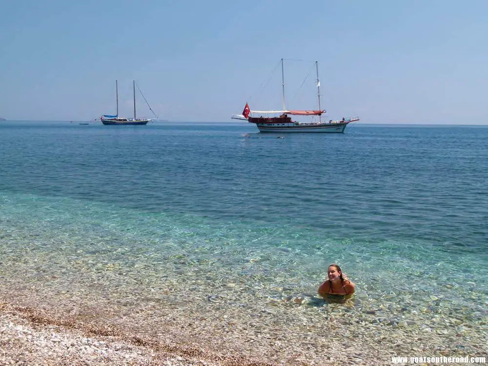 Détente dans les belles eaux méditerranéennes, Olympos, Turquie Détente dans les belles eaux de la Méditerranée, Olympos, Turquie.