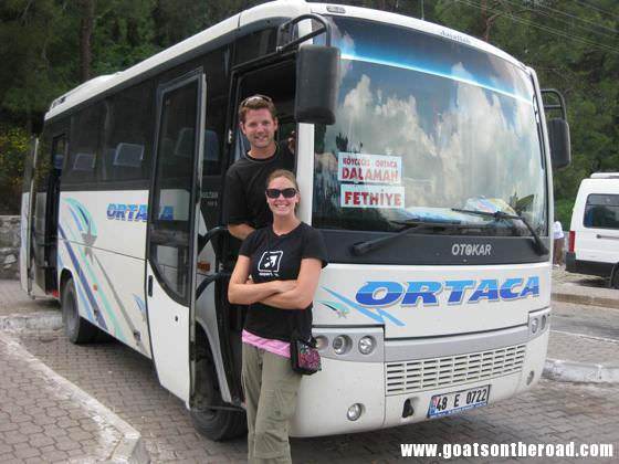 us on the bus from Fethiye to Kabak, Turkey Hors des sentiers battus à Kabak, en Turquie - Hors des sentiers battus à Kabak, en Turquie