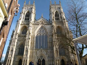 the massive York Minster Cathedral Comment faire le tour du monde, quand on ne peut même pas sortir de Londres ? - Comment faire le tour du monde, quand on ne peut même pas sortir de Londres ?