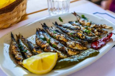 Recette : Sardines grillées, un classique grec de l'été - Recette : Sardines grillées, un classique grec de l'été