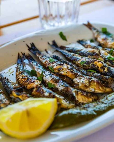 Recette : Sardines grillées, un classique grec de l'été - Recette : Sardines grillées, un classique grec de l'été