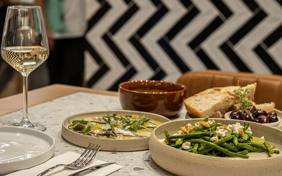 Tout au milieu : 8 excellents restaurants d'Athènes pour partager la nourriture 1 Tout au milieu : 8 excellents restaurants d'Athènes pour partager la nourriture - Tout au milieu : 8 excellents restaurants d'Athènes pour partager la nourriture