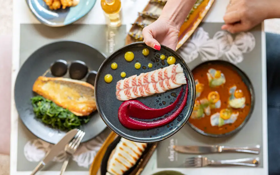 Tout au milieu : 8 excellents restaurants d'Athènes pour partager la nourriture 3 Tout au milieu : 8 excellents restaurants d'Athènes pour partager la nourriture - Tout au milieu : 8 excellents restaurants d'Athènes pour partager la nourriture