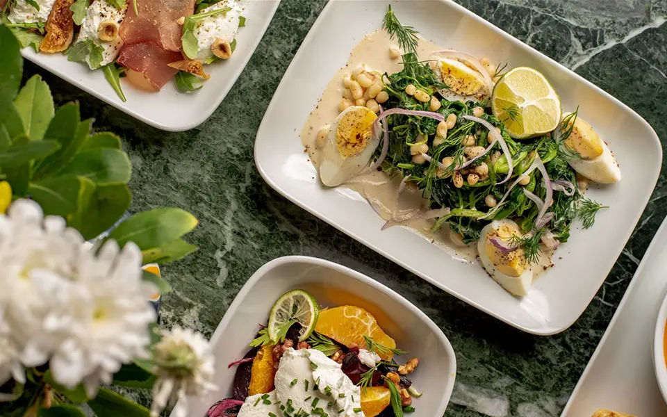 Tout au milieu : 8 excellents restaurants d'Athènes pour partager la nourriture 4 Tout au milieu : 8 excellents restaurants d'Athènes pour partager la nourriture - Tout au milieu : 8 excellents restaurants d'Athènes pour partager la nourriture