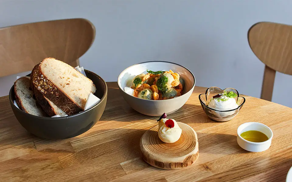 Tout au milieu : 8 excellents restaurants d'Athènes pour partager la nourriture 2 Tout au milieu : 8 excellents restaurants d'Athènes pour partager la nourriture - Tout au milieu : 8 excellents restaurants d'Athènes pour partager la nourriture