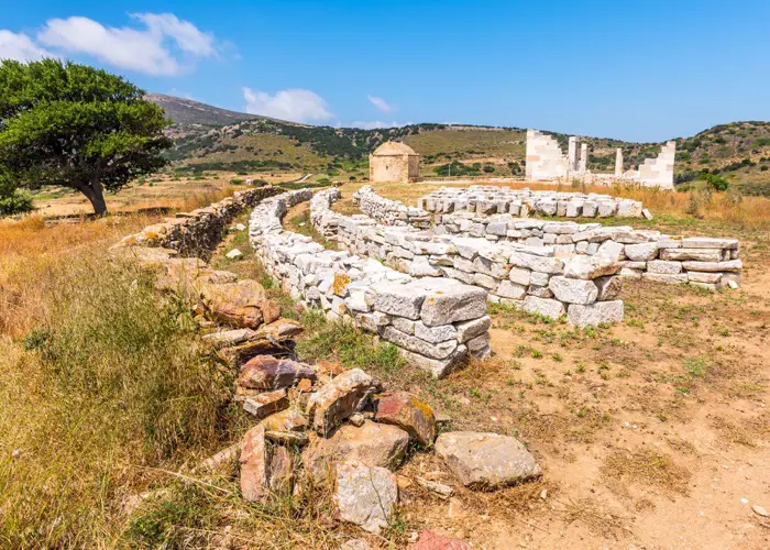 ruines naxos vivooo shutterstock