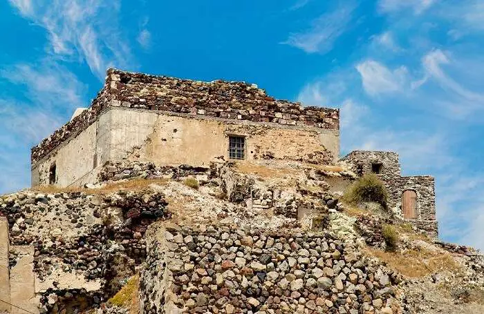 Les 15 meilleures choses à faire à Santorin pour des vacances épiques sur l'île ! 3 Château d'Akrotiri santorini