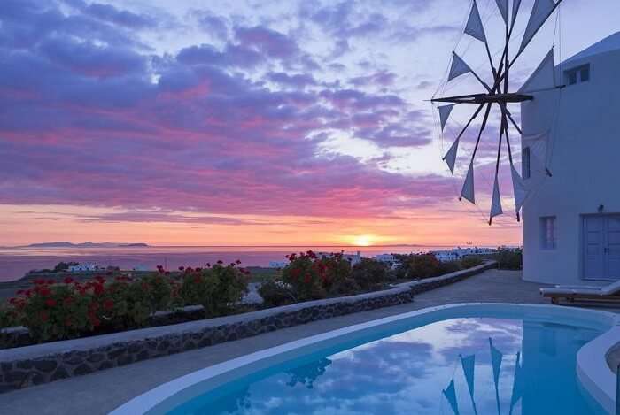 Les 15 meilleures choses à faire à Santorin pour des vacances épiques sur l'île ! 14 villa dans un moulin à vent à santorini