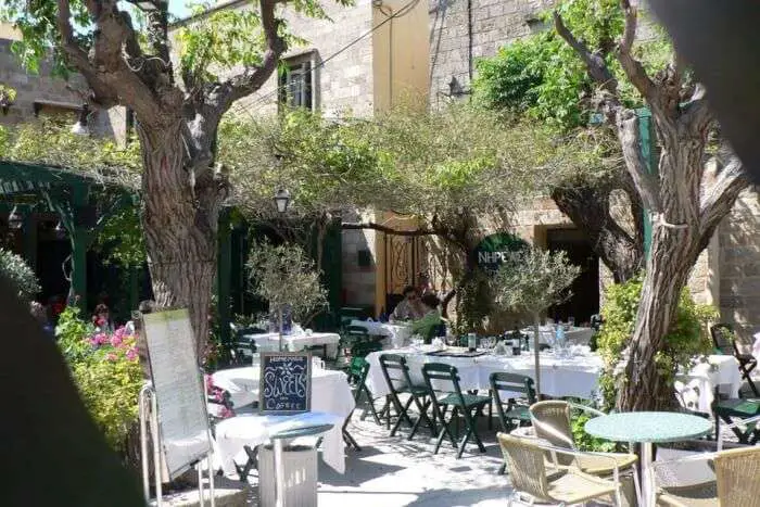 Les 12 meilleurs restaurants de Rhodes pour partir en mission alimentaire 6 Nireas
