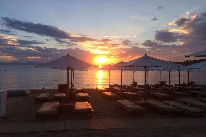 Les 10 meilleures plages d'Athènes pour des vacances revivifiantes ! 5 coucher de soleil sur la plage