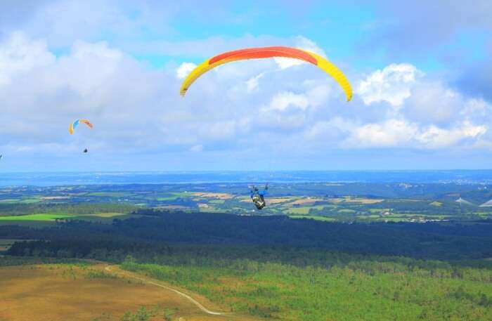 5 endroits où laisser le bonheur prendre le dessus 1 Meilleure période pour le parapente en Grèce