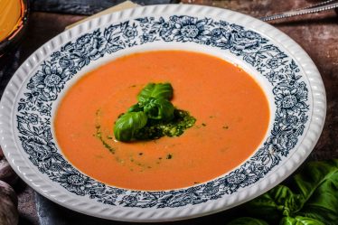 Soupe grecque aux tomates avec une touche de feta - Soupe grecque aux tomates avec une touche de feta