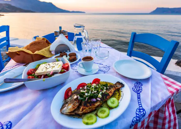 poisson traditionnel cretan dorada Toms Auzins shutterstock