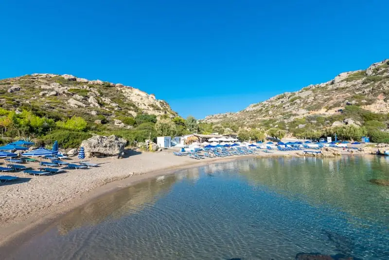 Eaux langoureuses sur la plage de Ladiko