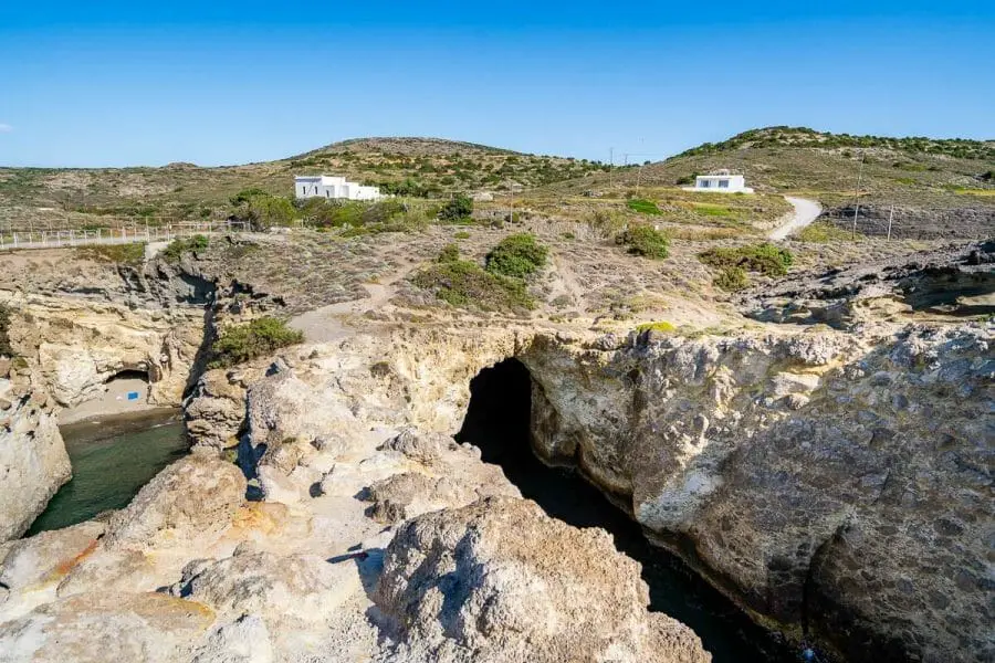 Plage et grottes de Papafragas, Milos